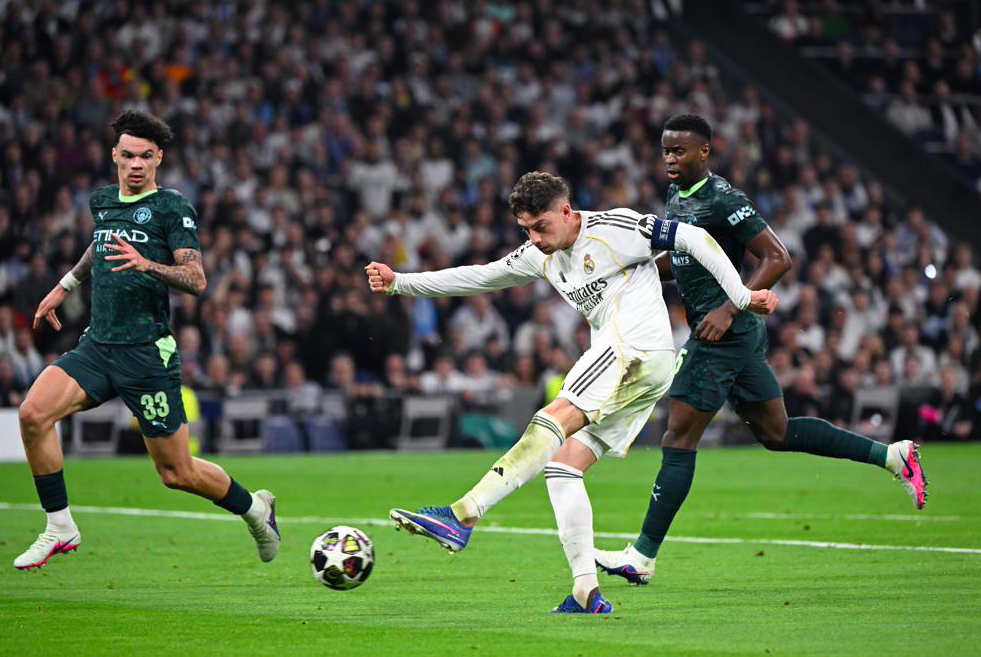 星空体育官网-3-0！欧冠上演夺冠大热门恩怨对决：队长半场戴帽 13.1亿豪门完败